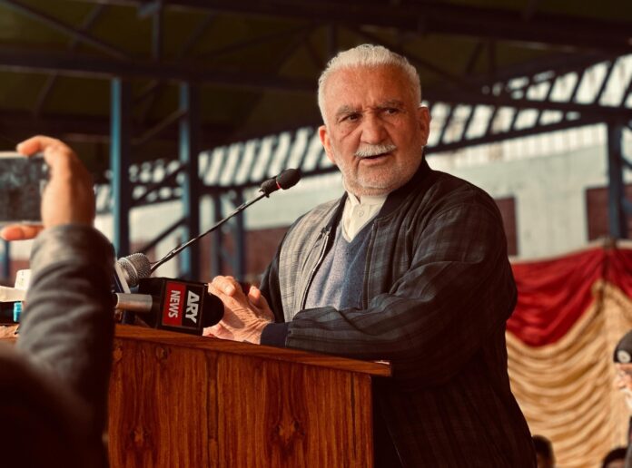 Humayun Khan unveils prison reforms, announces 100 mln package