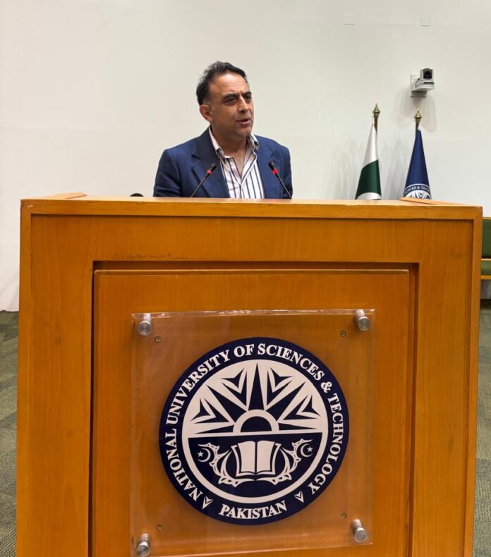 Asif Aziz urges students, young professionals to seize limitless opportunities of Digital Age