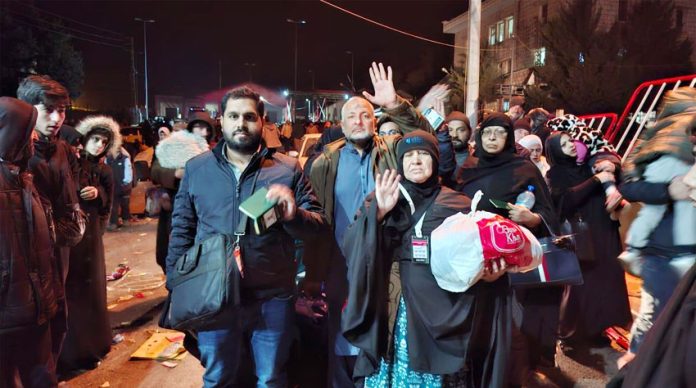 Around 350 Pakistani nationals including zaireen cross Syria-Lebanon border