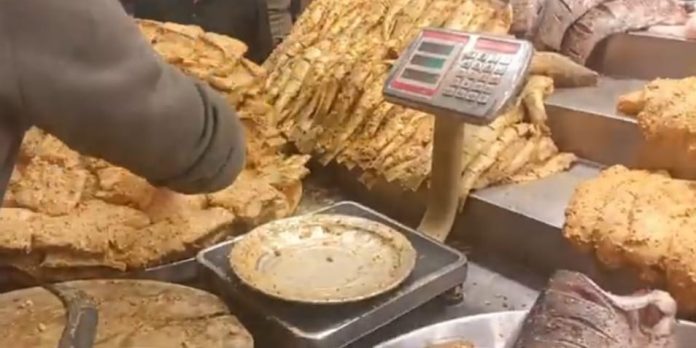 Fried fish stalls gaining momentum in twin cities