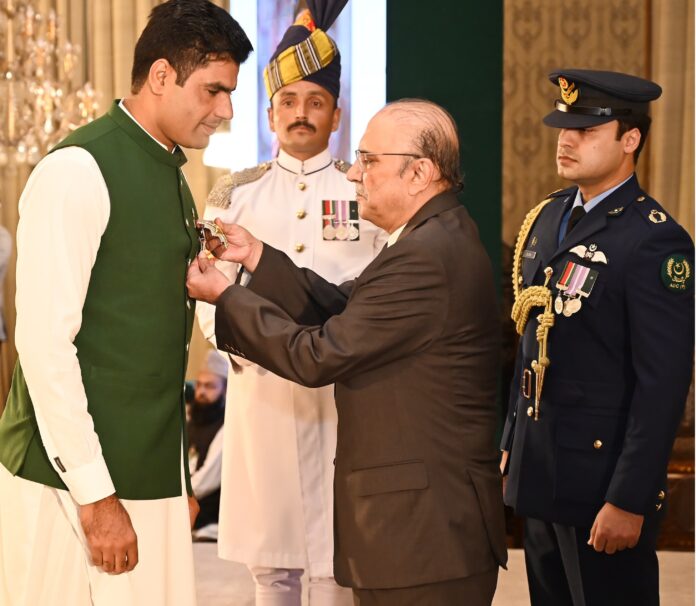 President Zardari awards Hilal-i-Imtiaz to Javelin star Arshad Nadeem