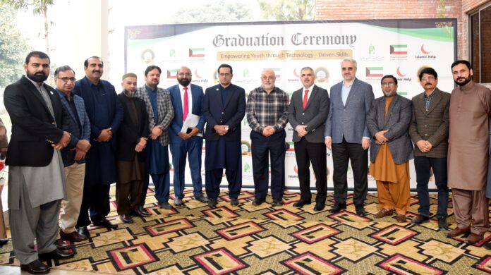 Int’l Islamic chairity organization trains 400 Pakistani students