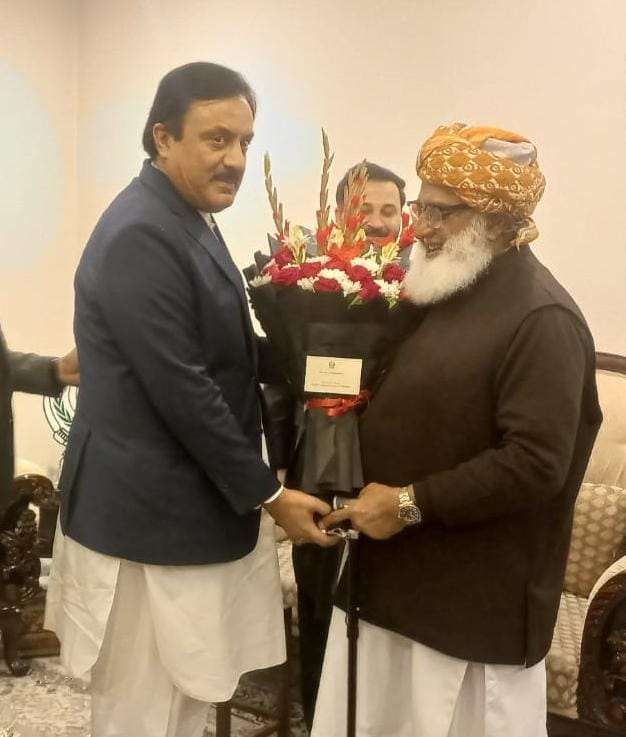 Syedaal visits Maulana Fazlur Rehman’s residence to inquire about his health