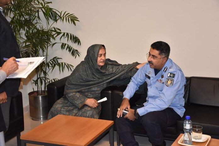 IG Rizvi holds khuli katchery to address public grievances