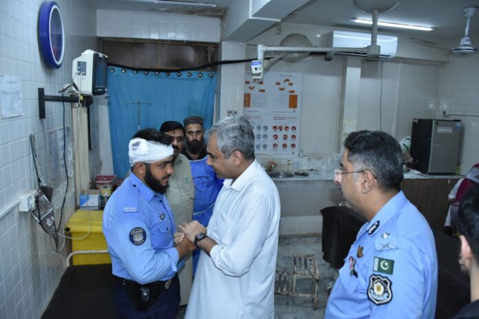 Mohsin Naqvi visits polyclinic hospital to meet injured police officers