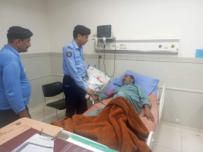 SDPO visits Military Hospital (MH), inquired about hospitalized cop