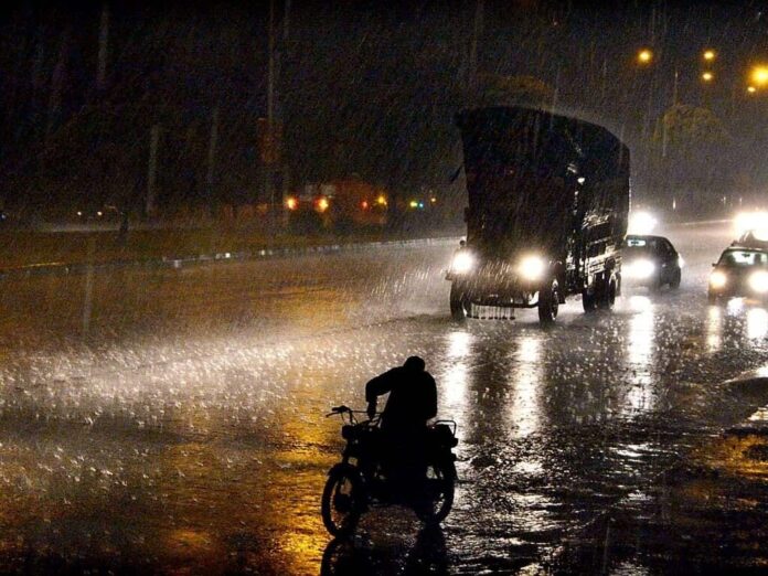 Hot weather likely with chance of isolated rain at various parts of country: PMD