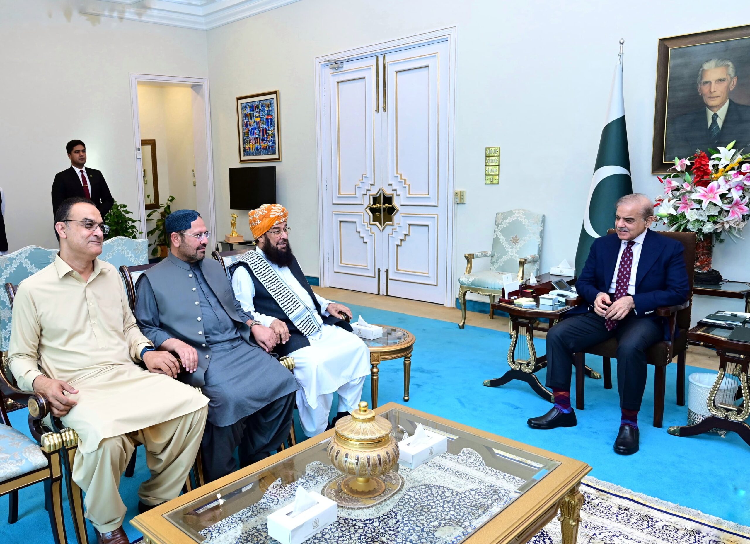 PM reiterates desire to work with all political forces to steer country out of problems