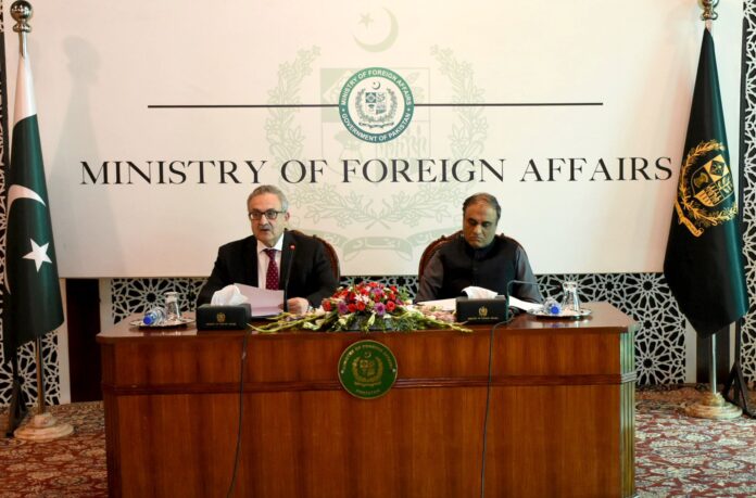 Foreign Secretary briefs diplomats on situation in IIOJK