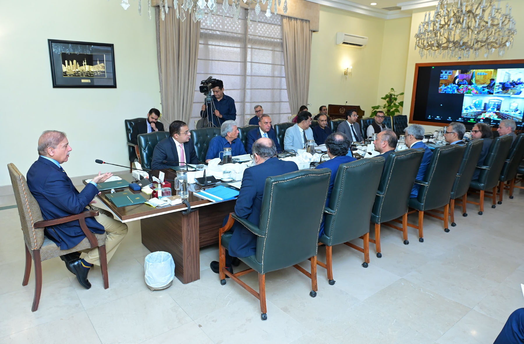 PM for steps to grant industrial status to gems, precious stones sector