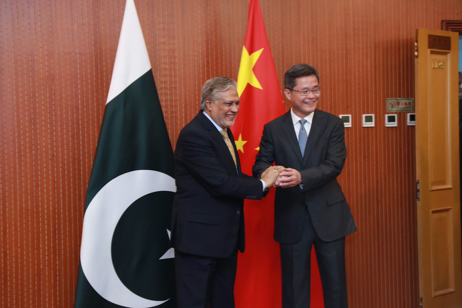DPM Dar meets Chinese finance minister; highlights Pakistan’s reform agenda