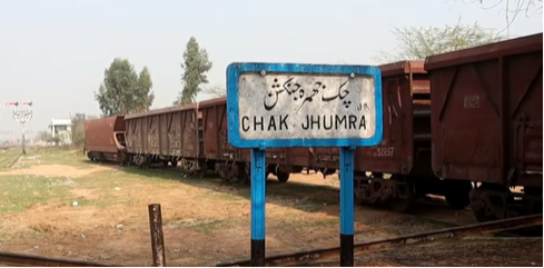 Pakistan Express stopover at Chak Jhumra