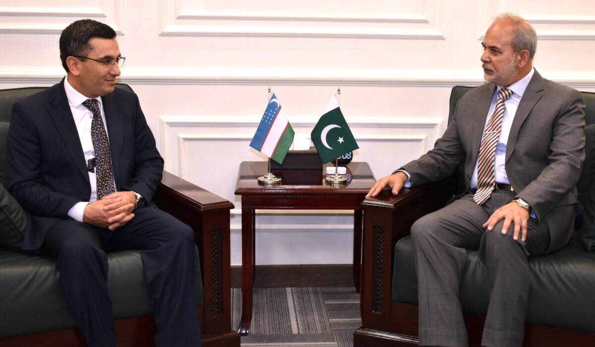 Uzbek defence delegation calls on Secretary Defence Production