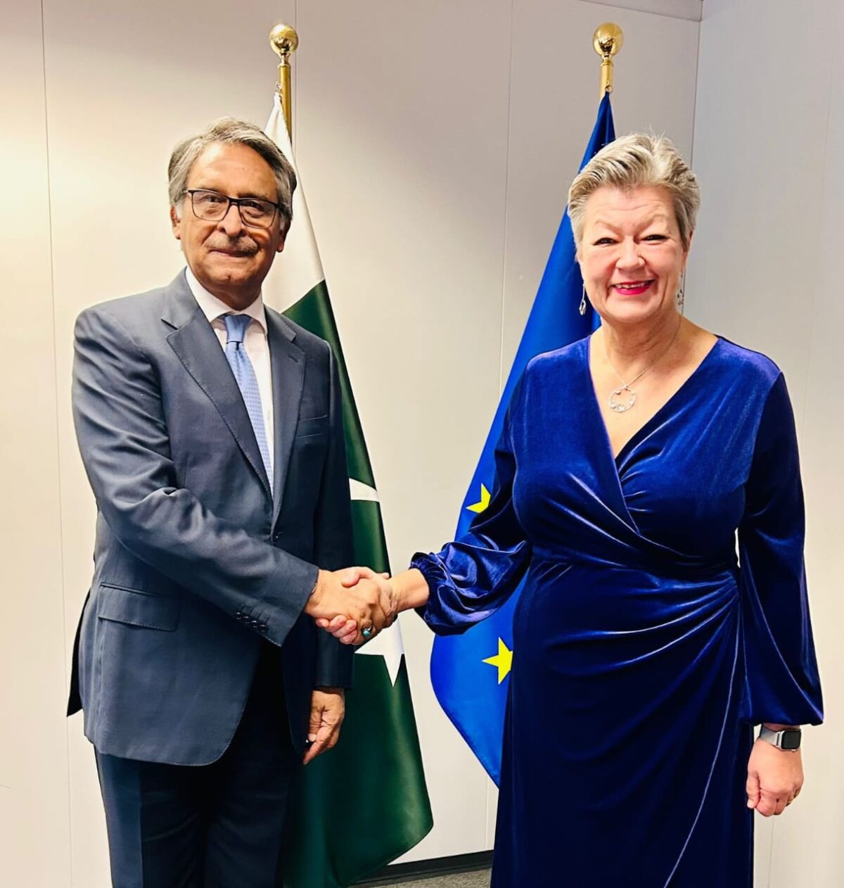 FM, EU Commissioner discuss legal pathways for migration