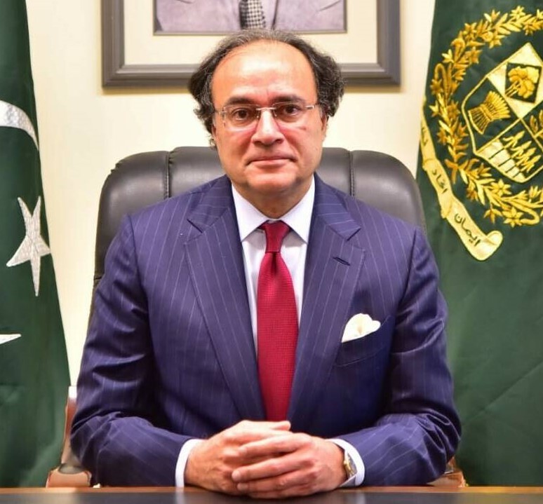 Muhammad Aurangzeb’s appointment as finance minister, a positive step: Bloomberg