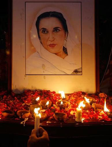 Politicians pays floral tributes to Benazir Bhutto on her martyrdom anniversary