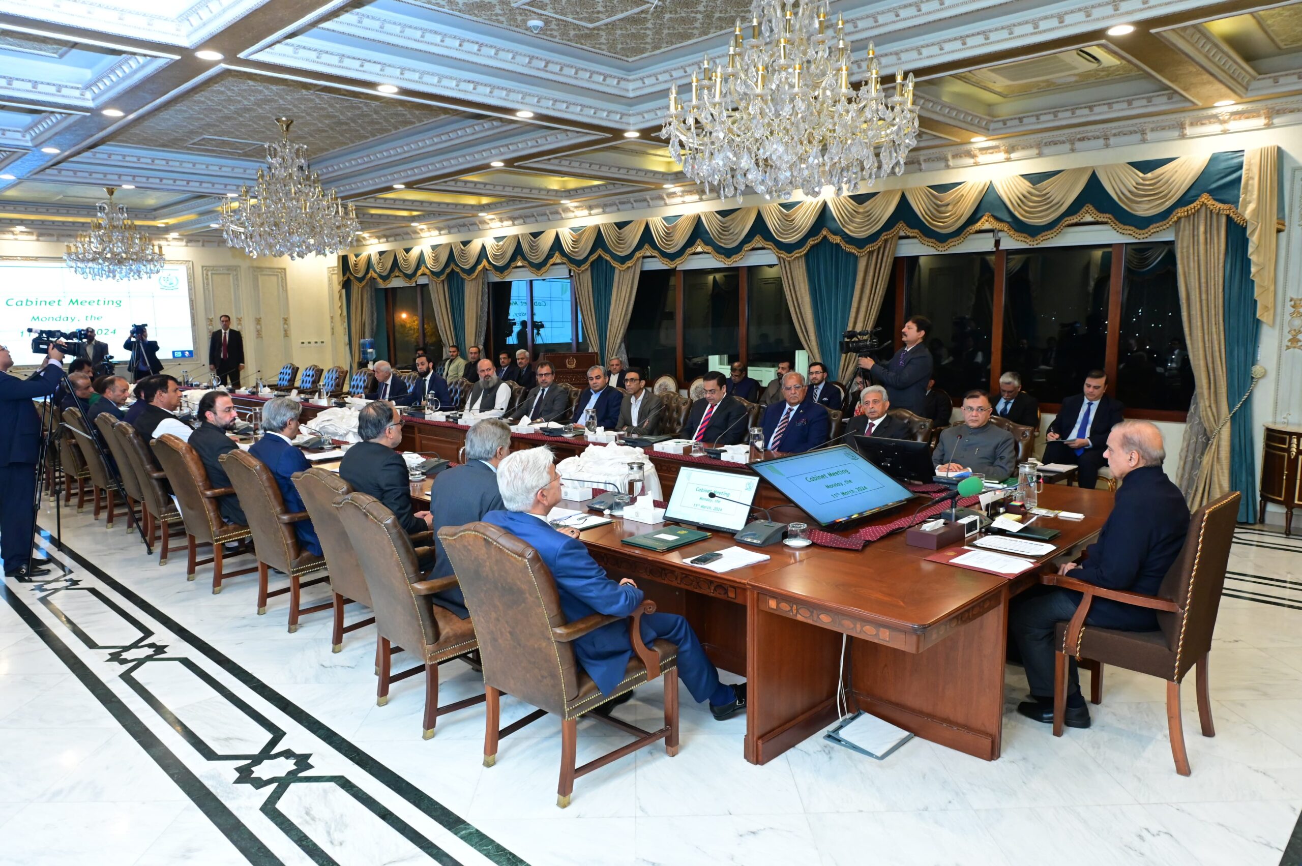 PM desires constitution of a committee to control prices of daily commodities