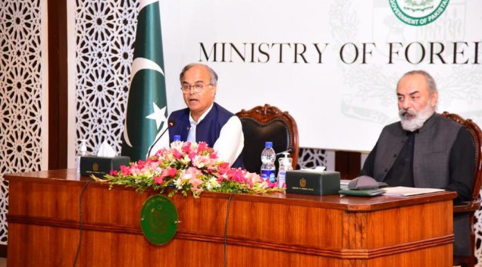 FS briefs diplomatic missions on developments in IIOJK