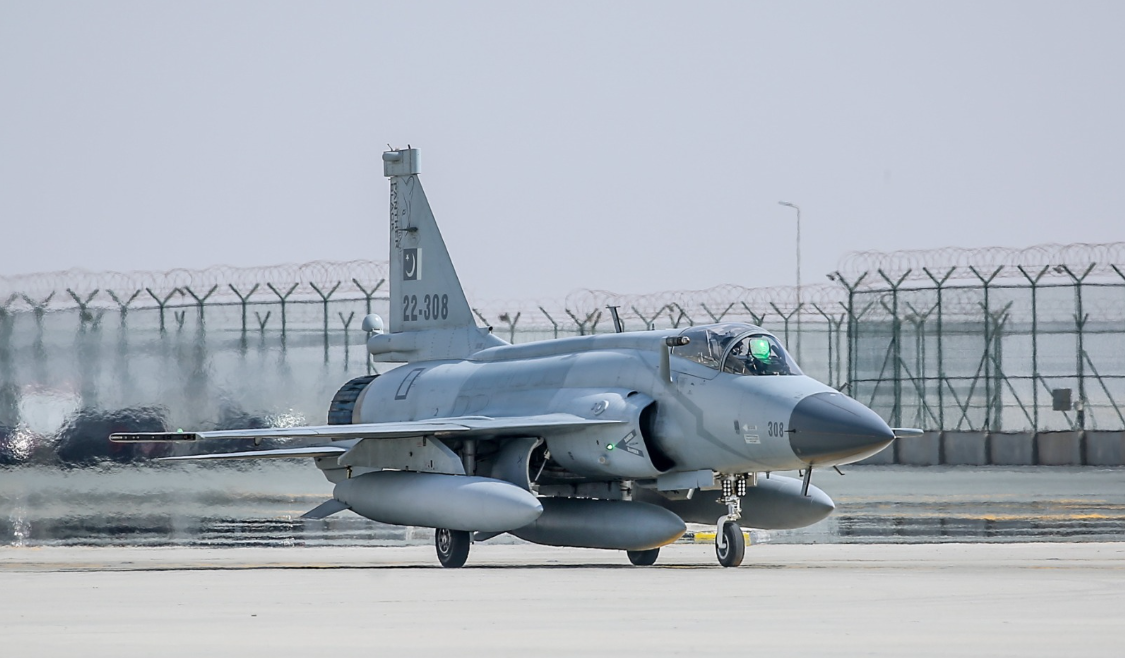 PAF’s JF-17 Thunder Block 3 fighter jet, Super Mushshak aircraft participate in Dubai Airshow 2023