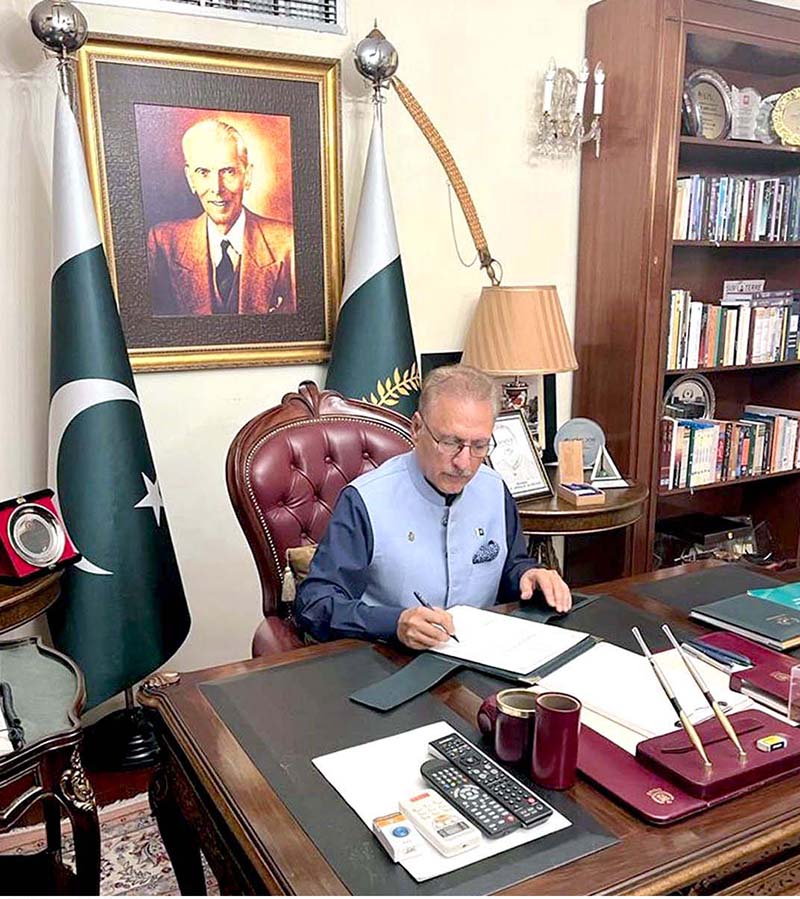Alvi strongly condemns suicide attack on military convoy in Jani Khel