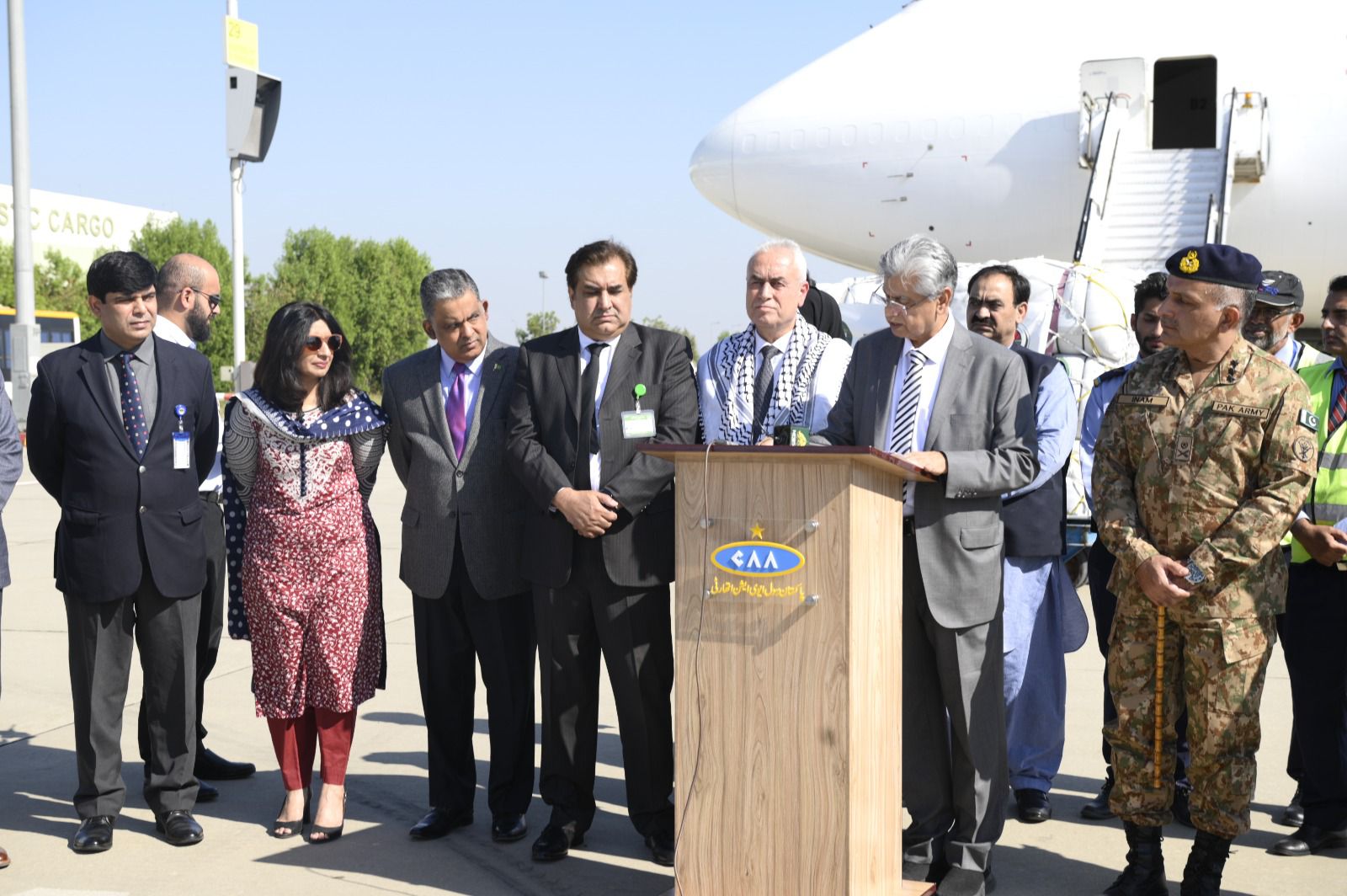 Pakistan sends 100 tons humanitarian aid for Palestinians via Egypt