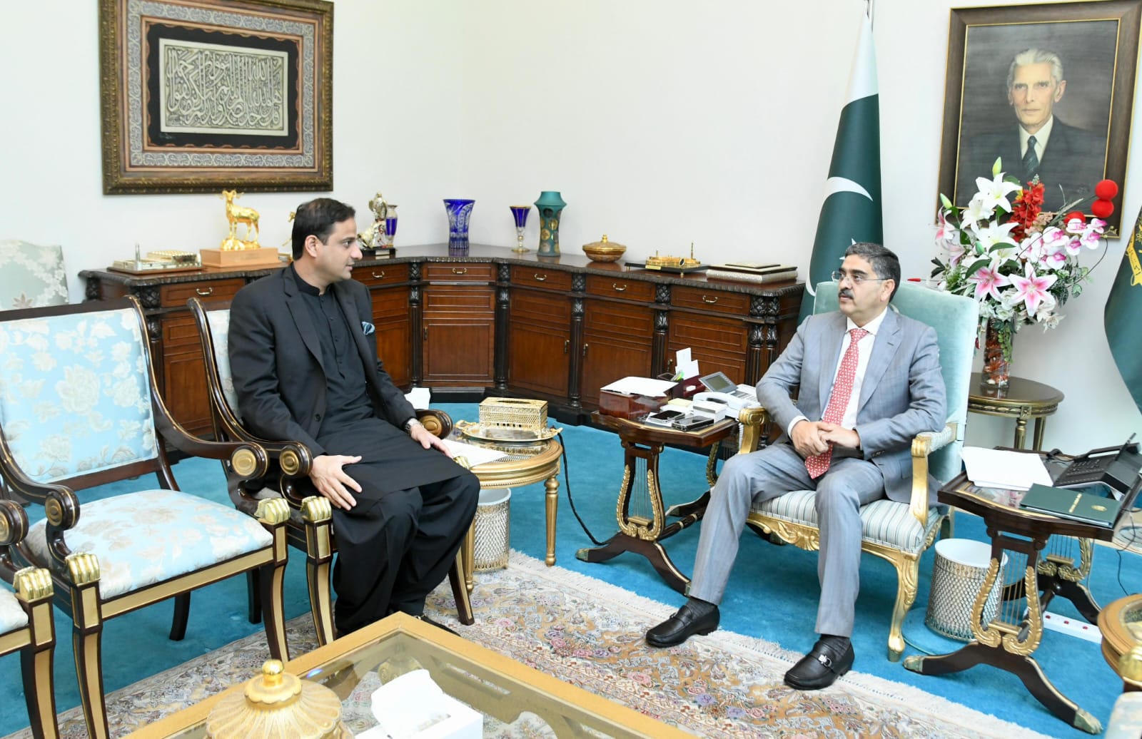 Federal, provincial govts to cooperate with KMC for issues resolution: PM