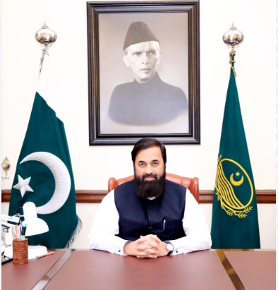 Governor terms educated youth a valuable asset, distributes laptops among students