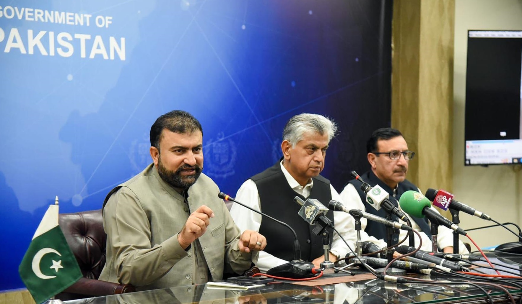 Bugti says ‘no mercy for smugglers’ vows to eliminate terrorism