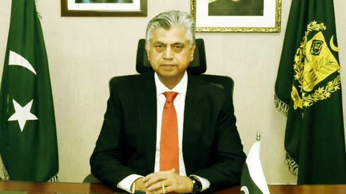 Solangi grieved over demise of father of senior journalist
