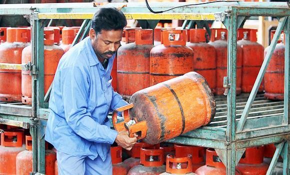Assistant Commissioner Rural cracks down on LPG cylinder outlet violators